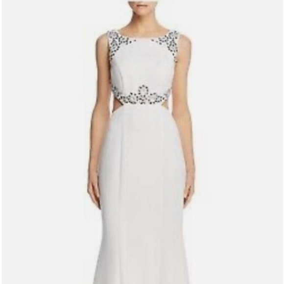 Avery G Dresses & Skirts - Bridal dress Avery  G Sleeveless Jewel Neck cutout maxi Dress size 6 NWT
